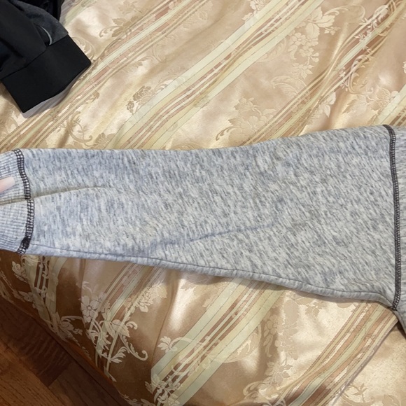 medium women hollister crewneck - Picture 3 of 8